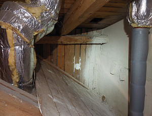 Zateplení stropu rodinného domu pomocí foukané izolace